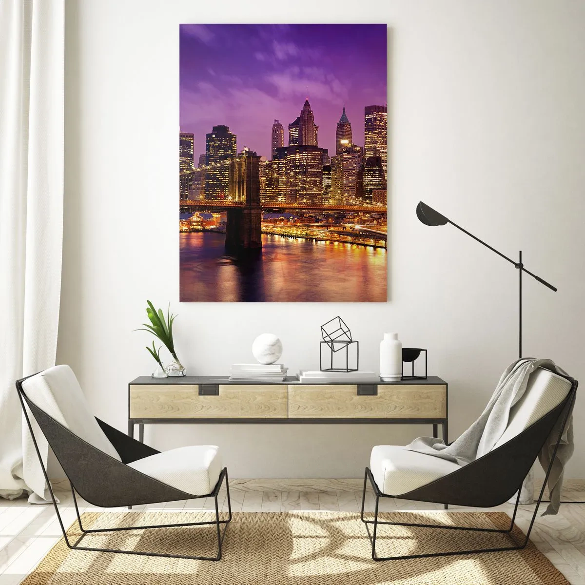 Impression sur verre - Image sur verre - Panorama de la ville avec le pont dans la lumière du soir contre le ciel violet - 70x100cm - Manhathann or violet - Décoration murale moderne pour le salon et la chambre ARTTOR