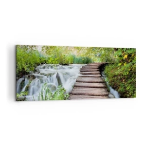 Impression sur toile - Image sur toile - Un pont en bois au-dessus d'une cascade entourée d'une forêt verdoyante. - 120x50cm - L'eau n'est pas si calme - Décoration murale moderne pour le salon et la chambre ARTTOR