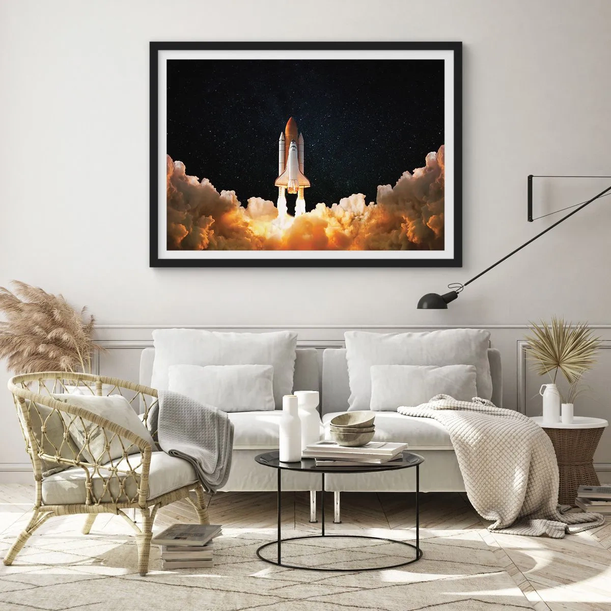 Affiche dans un cadre noir - Poster - Une fusée spatiale décollant dans le ciel étoilé - 100x70cm - Ad astra! - Décoration murale moderne pour le salon et la chambre ARTTOR