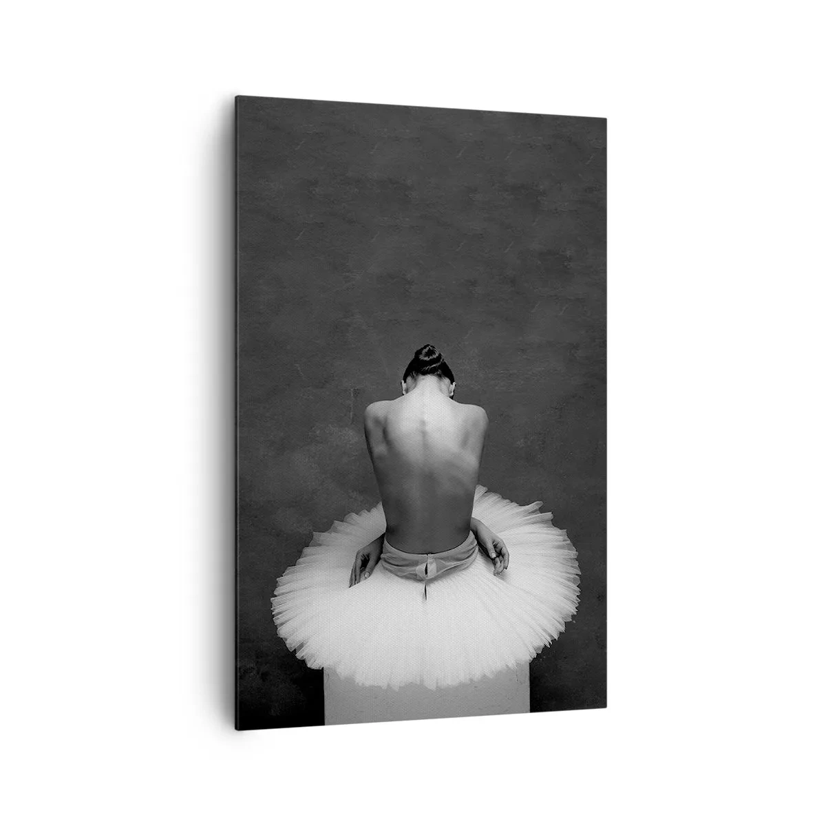 Impression sur toile - Image sur toile - Une danseuse de ballet dans une pose classique sur un fond sombre. - 80x120cm - C'est justement en train de fleurir - Décoration murale moderne pour le salon et la chambre ARTTOR