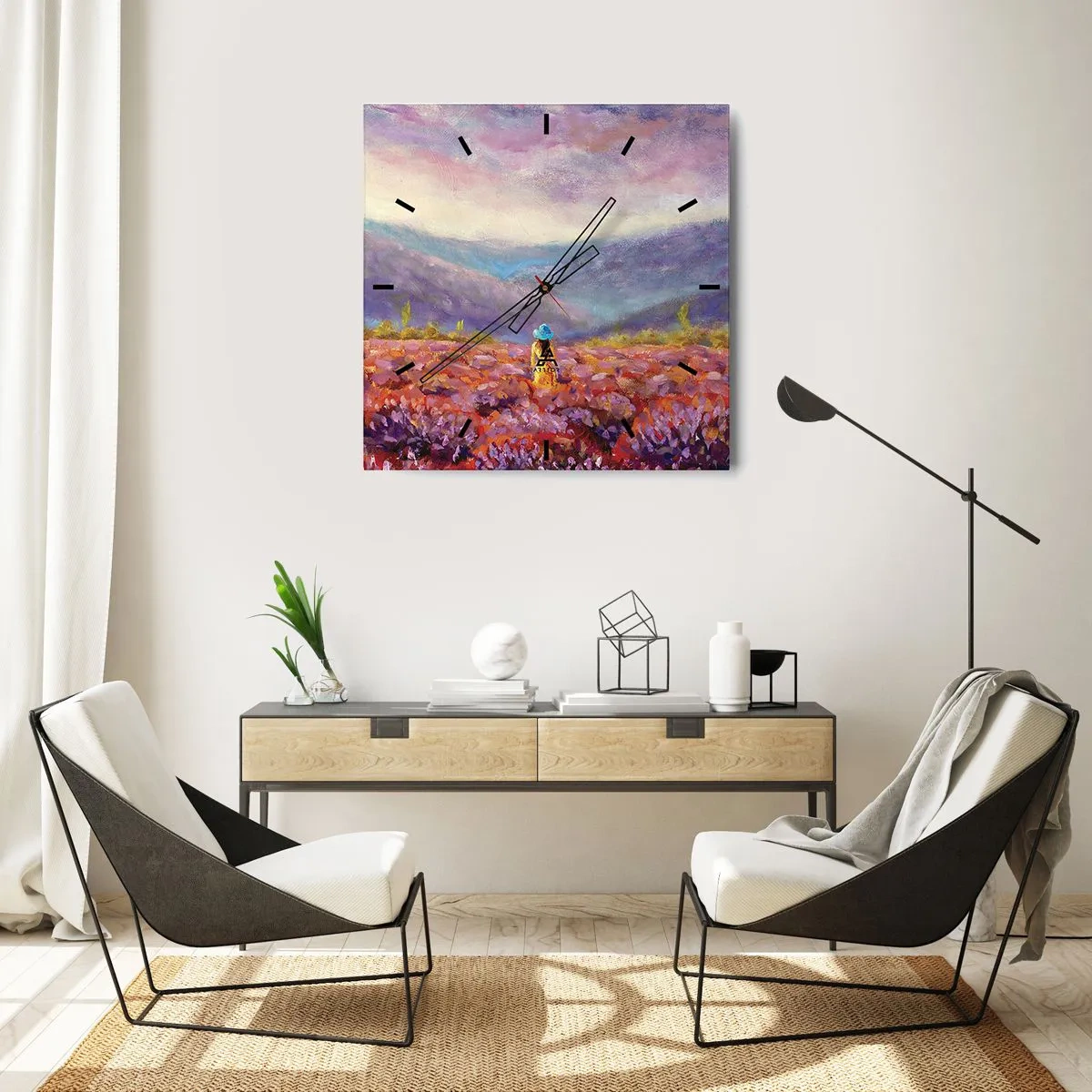 Horloge murale - Pendule murale - Une femme portant un chapeau marchant dans un champ de lavande. - 30x30cm - Dans un monde lavande - Décoration murale moderne pour le salon et la chambre ARTTOR