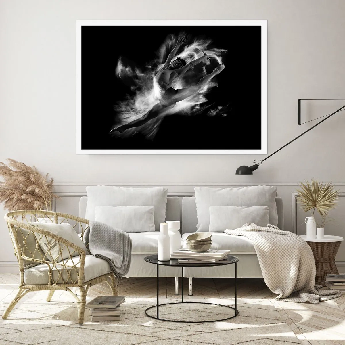 Affiche - Poster - Une danseuse dans une pose dynamique sur fond noir - 100x70cm - Coincé en l'air - Décoration murale moderne pour le salon et la chambre ARTTOR