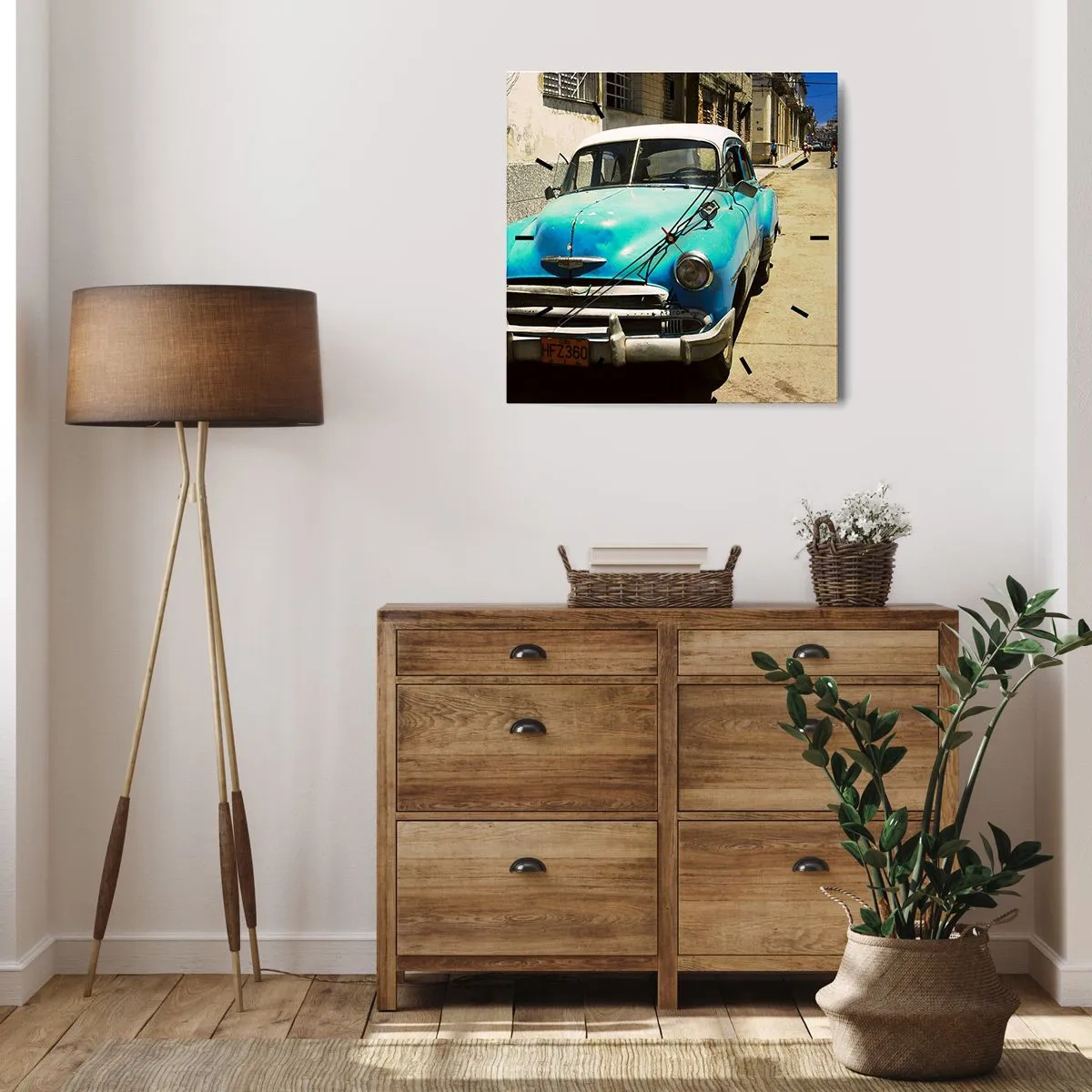 Horloge murale - Pendule murale - Une voiture classique bleue dans la rue par une journée ensoleillée - 30x30cm - Et vive Cuba ! - Décoration murale moderne pour le salon et la chambre ARTTOR