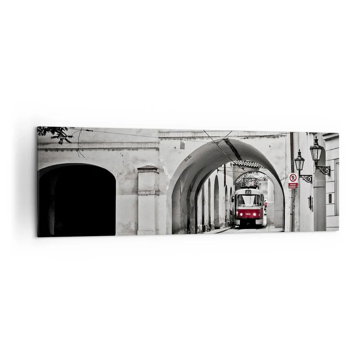 Impression sur toile - Image sur toile - Un tramway noir et blanc dans une rue historique de la ville - 160x50cm - Dans le labyrinthe de la ville - Décoration murale moderne pour le salon et la chambre ARTTOR