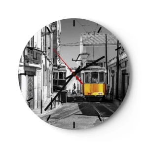 Horloge murale - Pendule murale - Un tramway jaune dans une rue noire et blanche de Lisbonne - 30x30cm - L'âme de Lisbonne - Décoration murale moderne pour le salon, la cuisine et la chambre ARTTOR