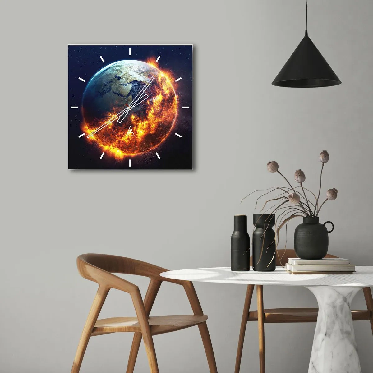 Horloge murale - Pendule murale - La planète Terre en feu dans l'espace - 30x30cm - La flamme de l'apocalypse - Décoration murale moderne pour le salon et la chambre ARTTOR