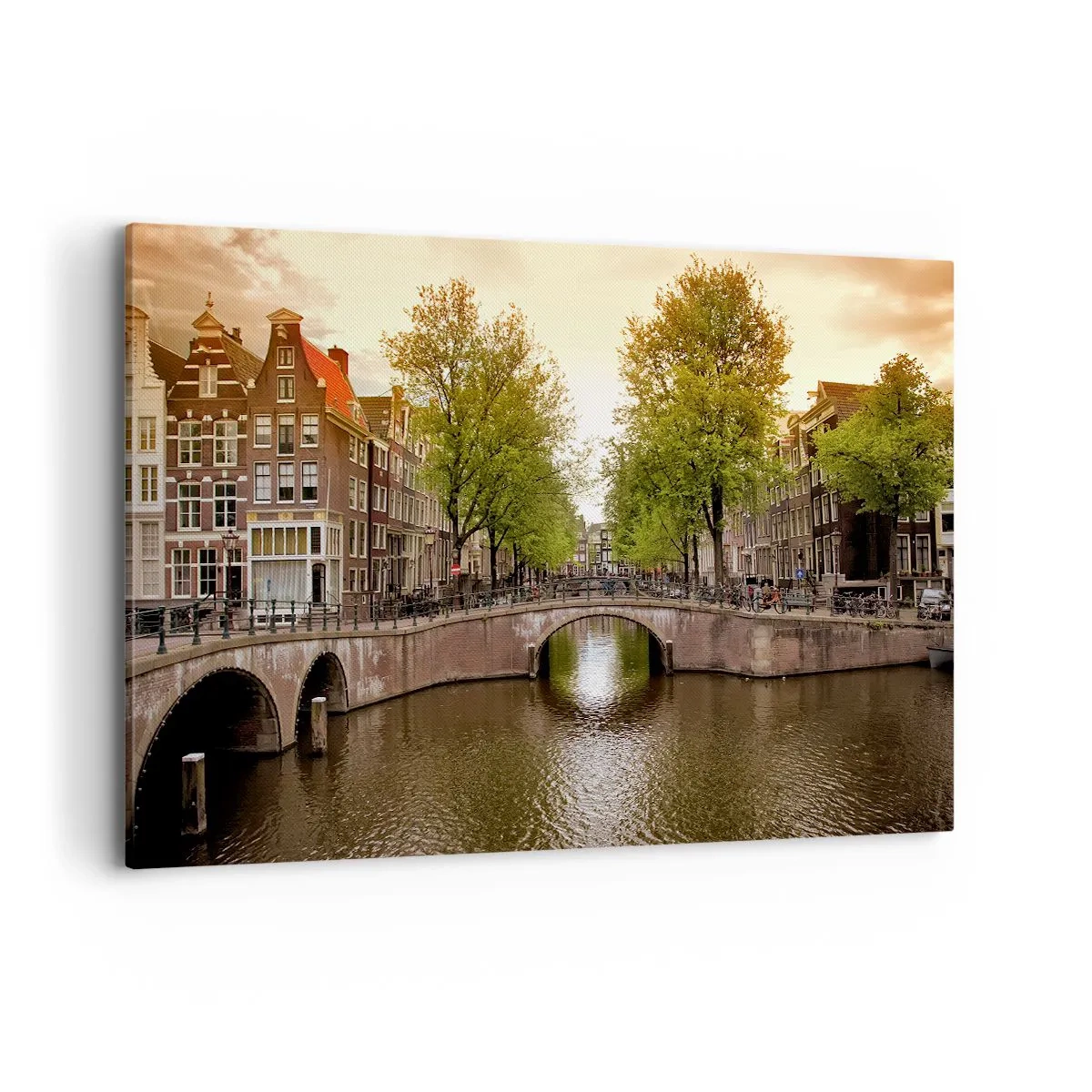 Impression sur toile - Image sur toile - Un canal à Amsterdam entouré d'immeubles historiques - 120x80cm - En bateau ou à vélo ? - Décoration murale moderne pour le salon et la chambre ARTTOR