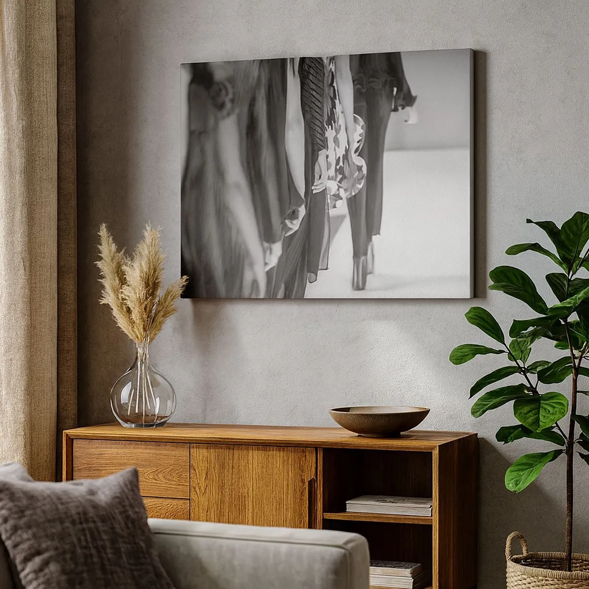 Impression sur toile - Image sur toile - Une scène de défilé en noir et blanc montrant les détails des robes et des silhouettes des mannequins. - 70x50cm - Un défilé stylé - Décoration murale moderne pour le salon et la chambre ARTTOR