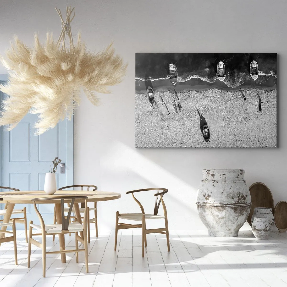 Impression sur toile - Image sur toile - Vue aérienne en noir et blanc de bateaux sur la plage - 100x70cm - Toujours sur le rivage… - Décoration murale moderne pour le salon et la chambre ARTTOR