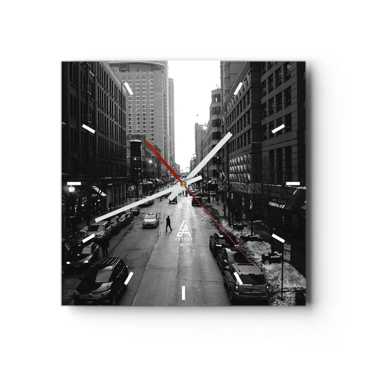 Horloge murale - Pendule murale - Une rue en noir et blanc au milieu de la ville avec des voitures et des piétons - 30x30cm - Un autre jour comme tous les autres jours - Décoration murale moderne pour le salon et la chambre ARTTOR