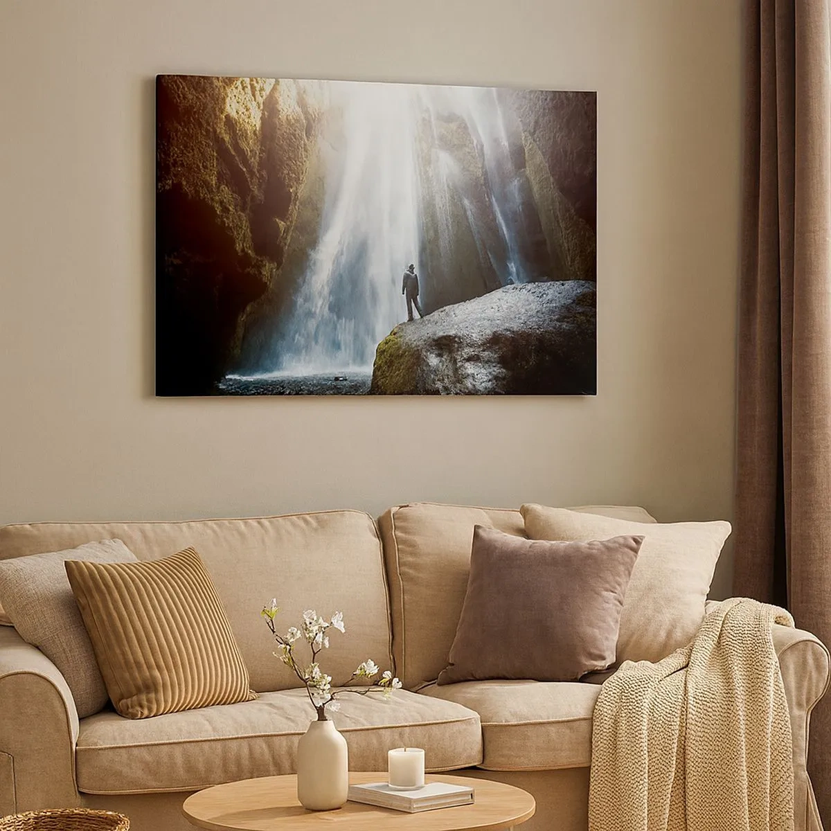 Impression sur toile - Image sur toile - Une silhouette sur fond de cascade majestueuse dans une gorge rocheuse - 70x50cm - Restauration des proportions - Décoration murale moderne pour le salon et la chambre ARTTOR