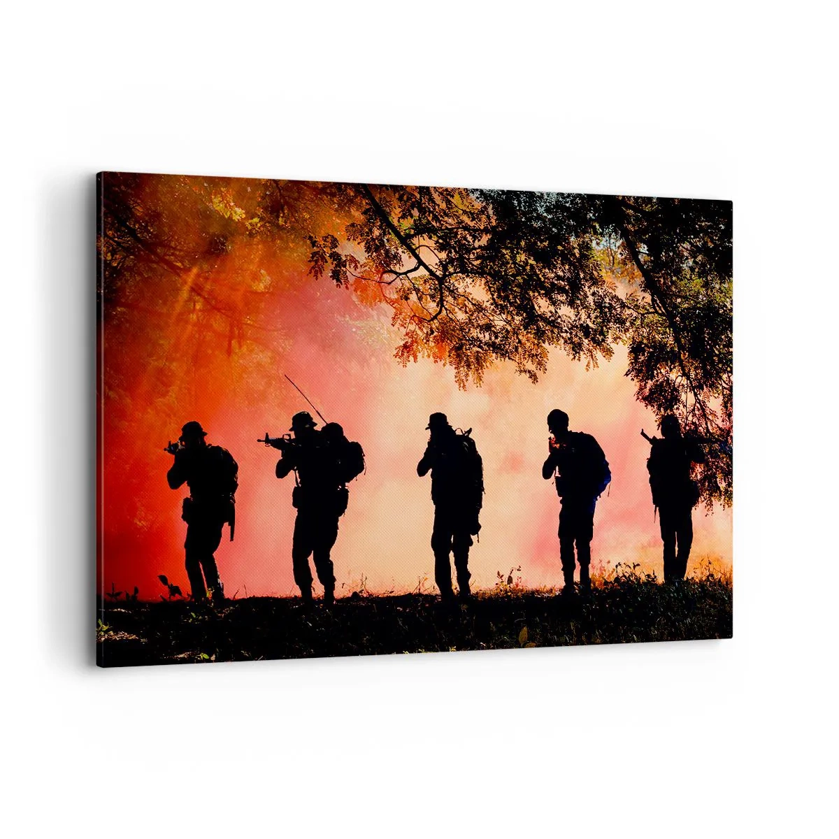 Impression sur toile - Image sur toile - Silhouettes de soldats dans la forêt contre le ciel orange - 120x80cm - … Tous pour un. - Décoration murale moderne pour le salon et la chambre ARTTOR