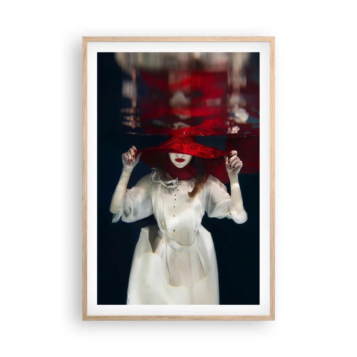 Affiche dans un chêne clair - Poster - Femme mystérieuse - 61x91 cm