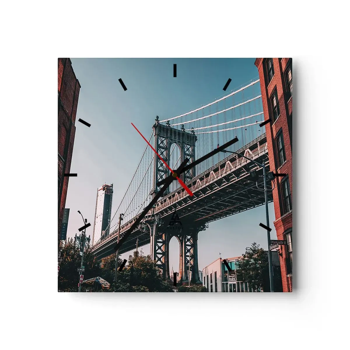 Horloge murale - Pendule murale - Un pont entre les bâtiments dans un paysage urbain - 30x30cm - Sur les vagues de la ville - Décoration murale moderne pour le salon et la chambre ARTTOR