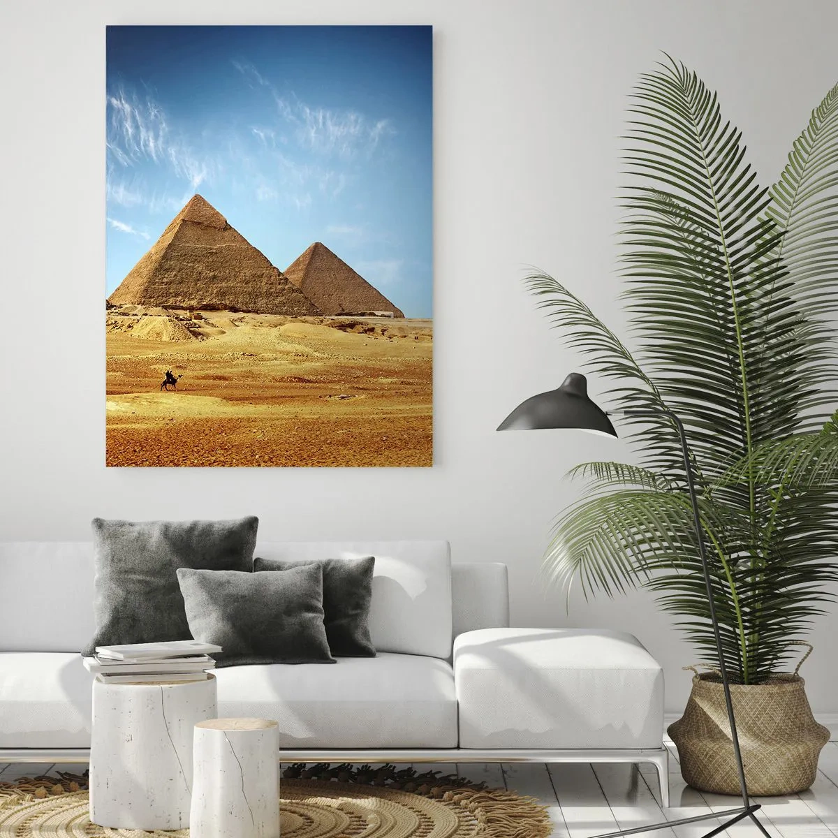 Impression sur verre - Image sur verre - Les pyramides de Gizeh contre un ciel bleu et un paysage désertique - 70x100cm - 40 siècles vous regardent - Décoration murale moderne pour le salon et la chambre ARTTOR