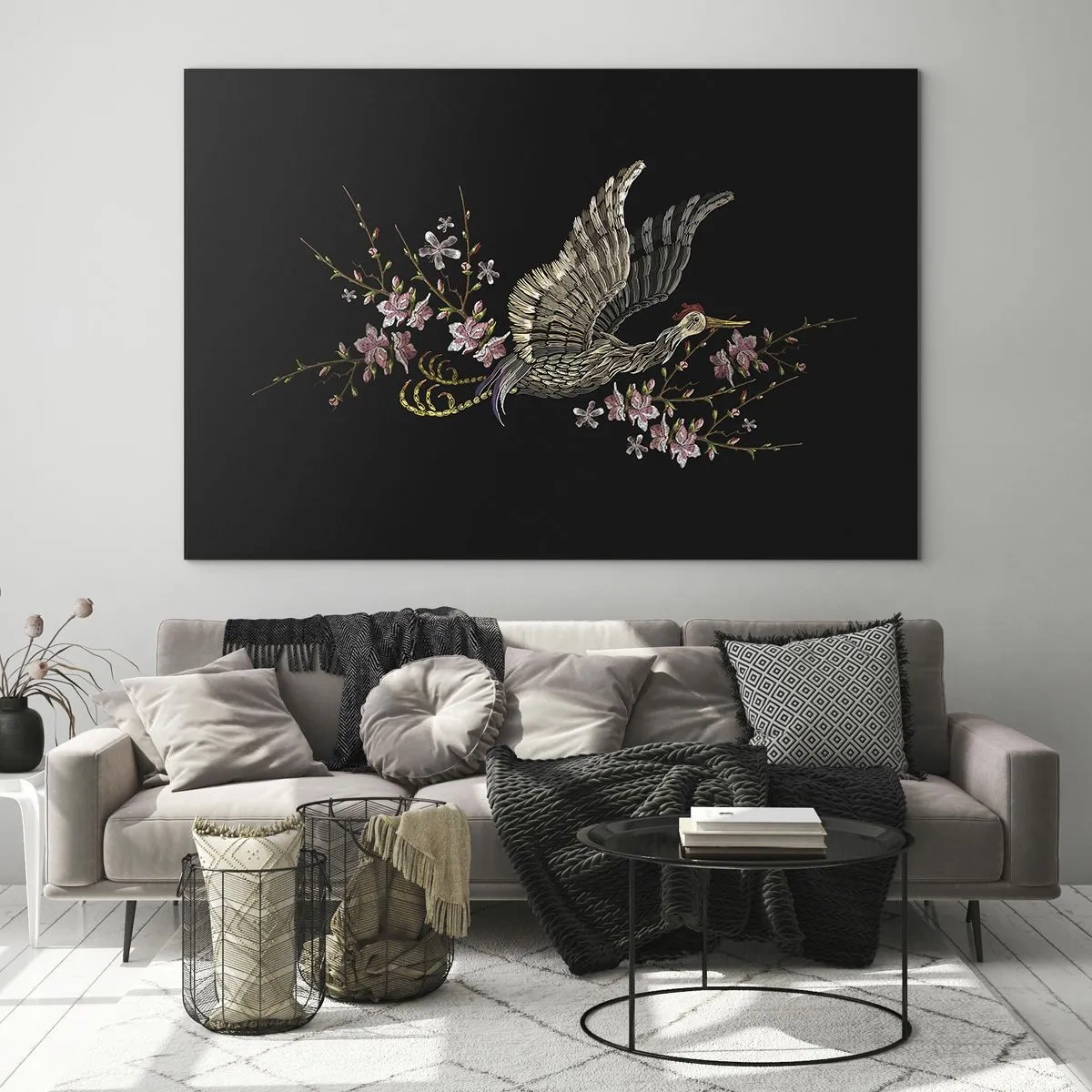 Impression sur verre - Image sur verre - Oiseau brodé en vol avec des fleurs en arrière-plan sur un fond sombre - 100x70cm - Oiseau brodé exotique - Décoration murale moderne pour le salon et la chambre ARTTOR