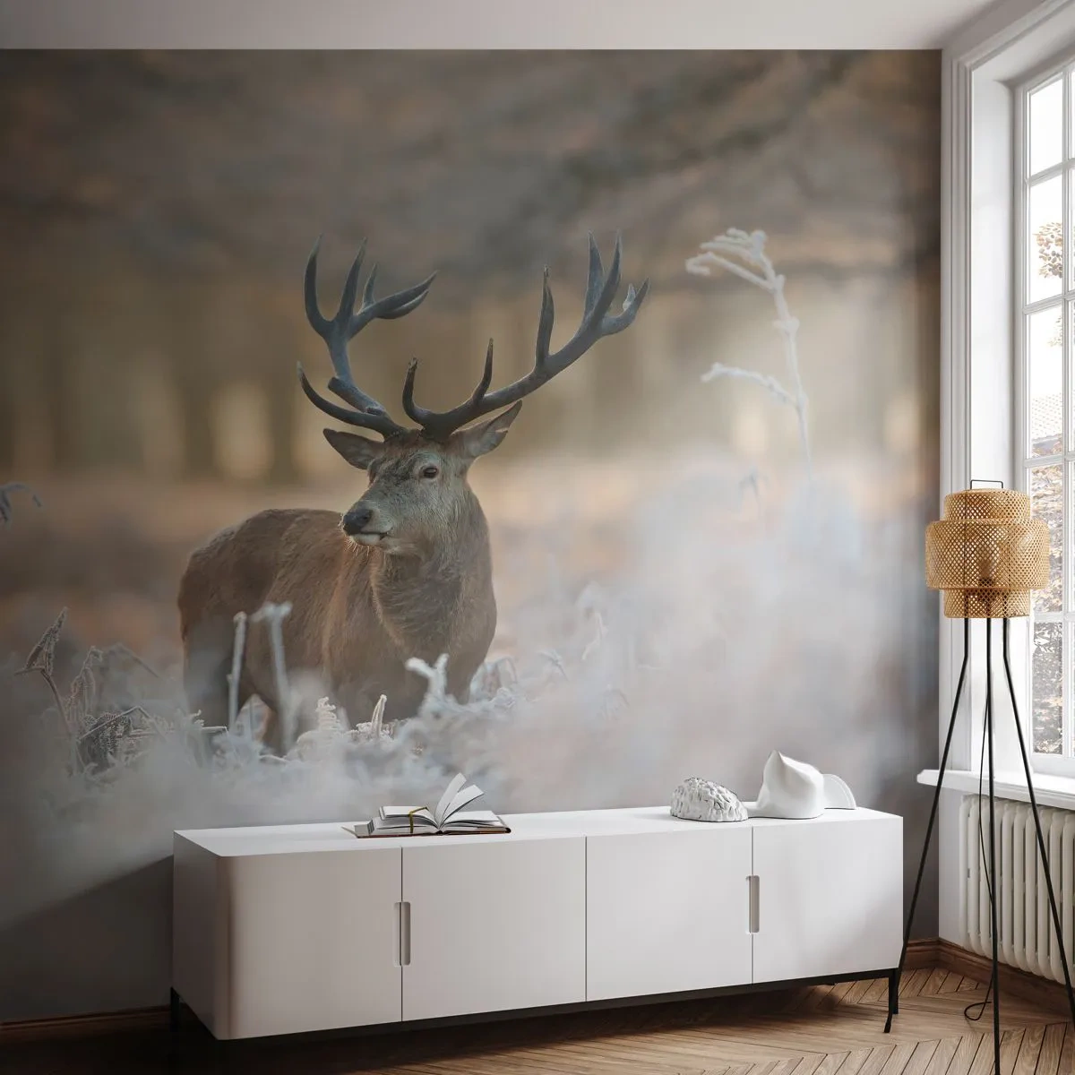 Papier Peint Photo Premium Sand - Un cerf majestueux dans une forêt hivernale entourée de végétation givrée - 100x70cm - Une matinée animée - Décoration murale moderne pour le salon et la chambre ARTTOR