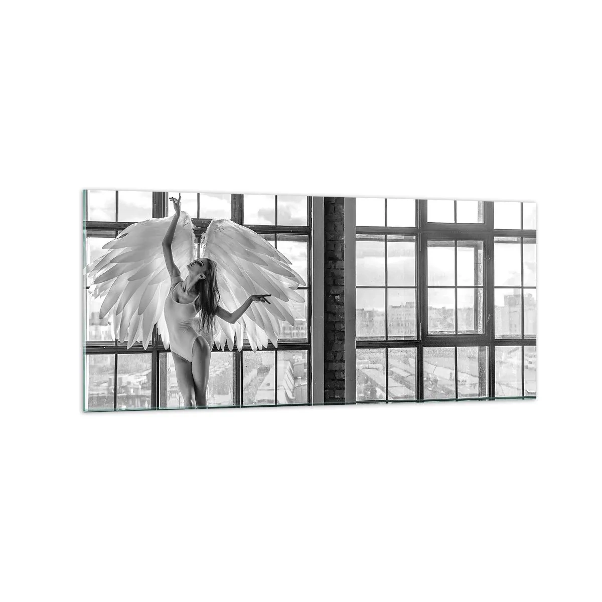 Impression sur verre - Image sur verre - Une femme avec des ailes d'ange sur fond de fenêtre de loft - 120x50cm - La ville des anges? - Décoration murale moderne pour le salon et la chambre ARTTOR