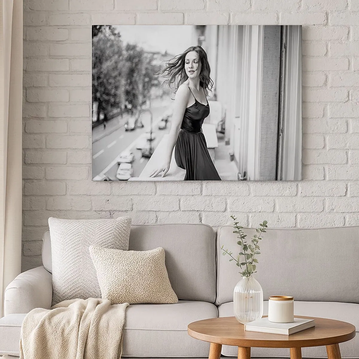 Impression sur toile - Image sur toile - Photo en noir et blanc d'une femme sur un balcon - 70x50cm - Certainement un Parisien - Décoration murale moderne pour le salon et la chambre ARTTOR