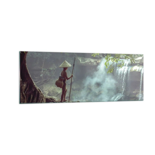 Impression sur verre - Image sur verre - Une figure avec une lance près d'une cascade dans une forêt tropicale - 140x50cm - Lier d'amitié avec la nature - Décoration murale moderne pour le salon et la chambre ARTTOR