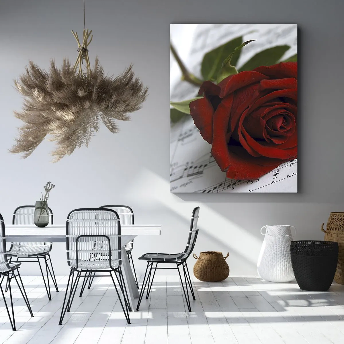 Impression sur toile - Image sur toile - Une rose rouge sur fond de notes de musique sur papier blanc. - 80x120cm - Musique des sentiments en écarlate - Décoration murale moderne pour le salon et la chambre ARTTOR