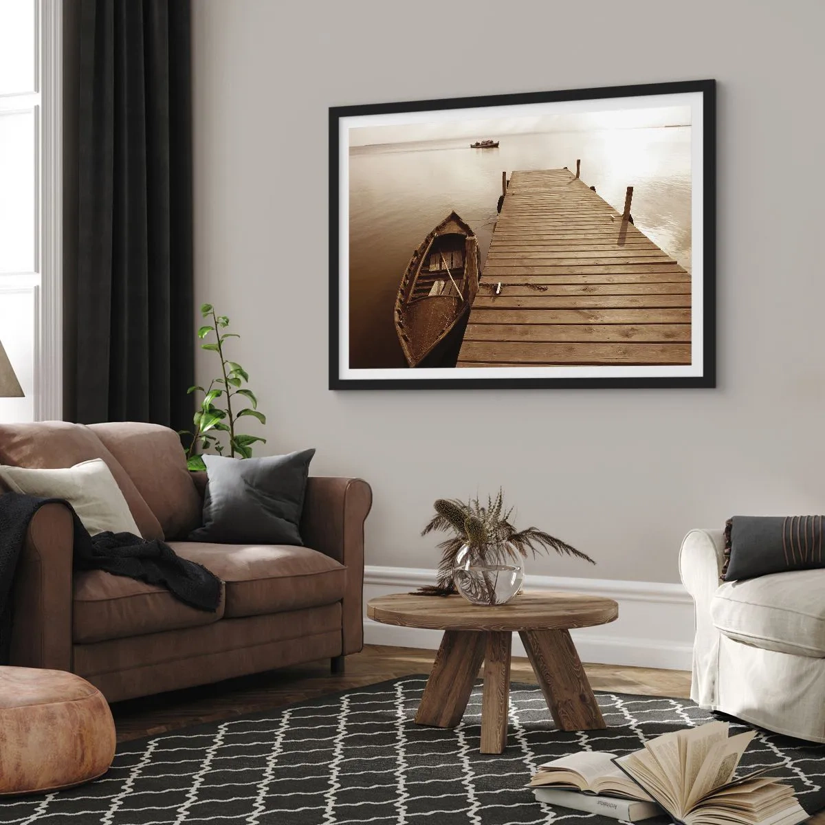 Affiche dans un cadre noir - Poster - Jetée en bois et bateau sur un lac calme - 100x70cm - Le grand silence - Décoration murale moderne pour le salon et la chambre ARTTOR