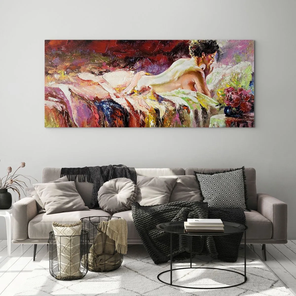 Impression sur verre - Image sur verre - Une femme allongée sur un lit sur un fond de couleurs abstraites. - 160x50cm - Vénus en pensée - Décoration murale moderne pour le salon et la chambre ARTTOR