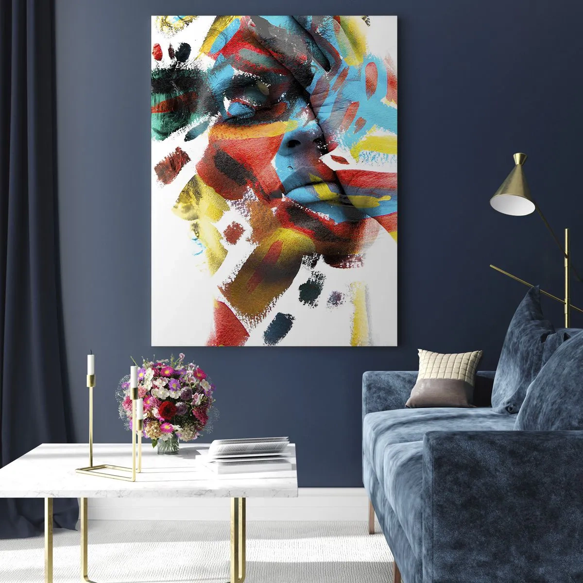 Impression sur verre - Image sur verre - Portrait avec des accents abstraits et colorés sur le visage - 50x70cm - Personnalité colorée - Décoration murale moderne pour le salon et la chambre ARTTOR