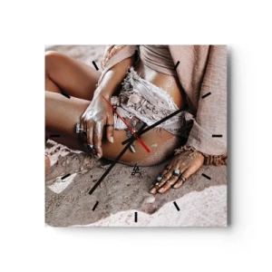 Horloge murale - Pendule murale - Femme bohème sur la plage avec des bijoux - 30x30cm - Rejeté par la vague? - Décoration murale moderne pour le salon et la chambre ARTTOR