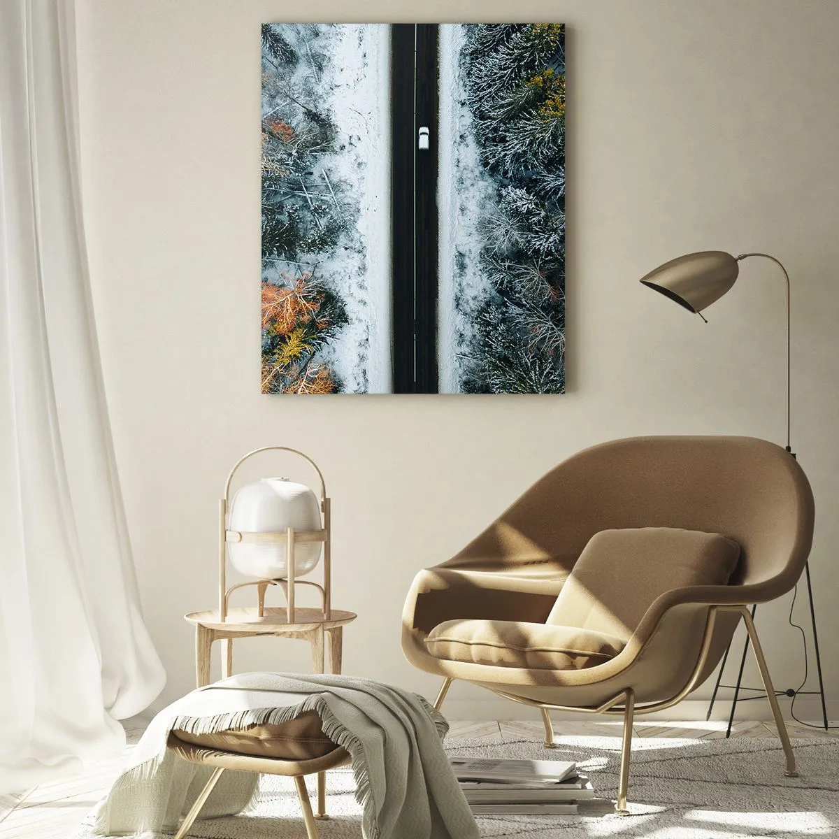 Impression sur verre - Image sur verre - Une route d'hiver à travers une forêt enneigée avec des arbres colorés - 50x70cm - Couper à travers la forêt d'hiver - Décoration murale moderne pour le salon et la chambre ARTTOR
