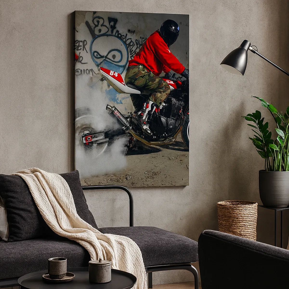 Impression sur toile - Image sur toile - Un motard effectue un drift spectaculaire dans un bâtiment abandonné couvert de graffitis. - 50x70cm - Pourchassez moi! - Décoration murale moderne pour le salon et la chambre ARTTOR