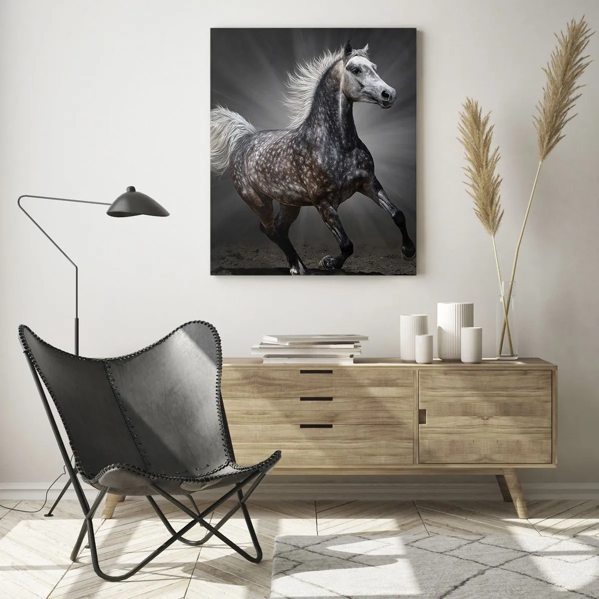 Impression sur verre - Image sur verre - Un cheval blanc galopant sur un fond sombre - 70x100cm - Le gris est beau - Décoration murale moderne pour le salon et la chambre ARTTOR
