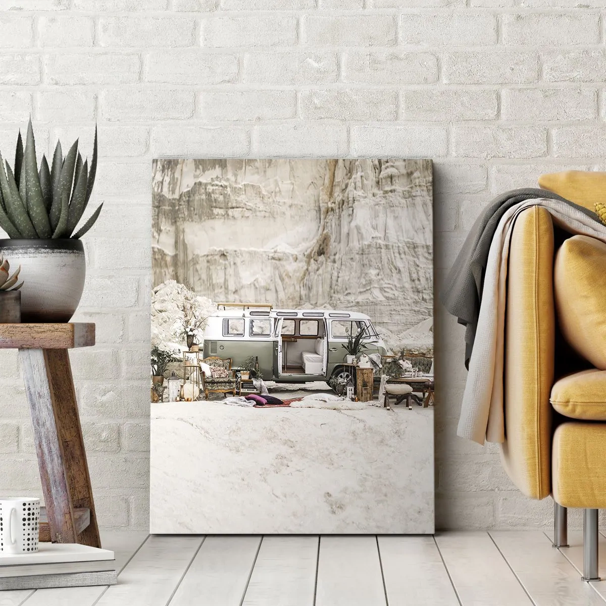 Impression sur toile - Image sur toile - Un camping-car rétro au design bohème sur fond de paysage rocheux. - 70x100cm - Il est temps de commencer le voyage - Décoration murale moderne pour le salon et la chambre ARTTOR