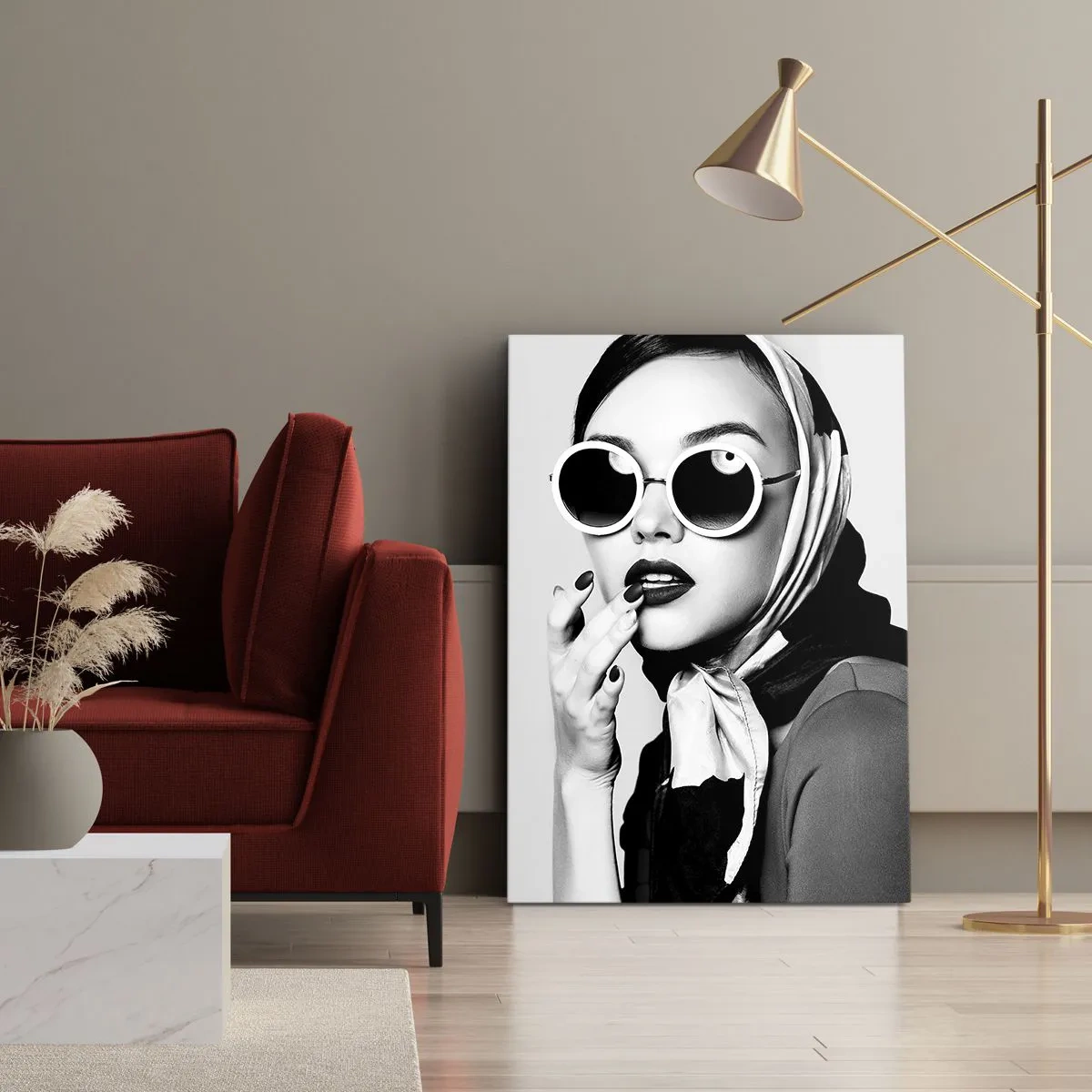 Impression sur toile - Image sur toile - Portrait en noir et blanc d'une femme portant des lunettes et un foulard - 80x120cm - Salutations des années 60 - Décoration murale moderne pour le salon et la chambre ARTTOR