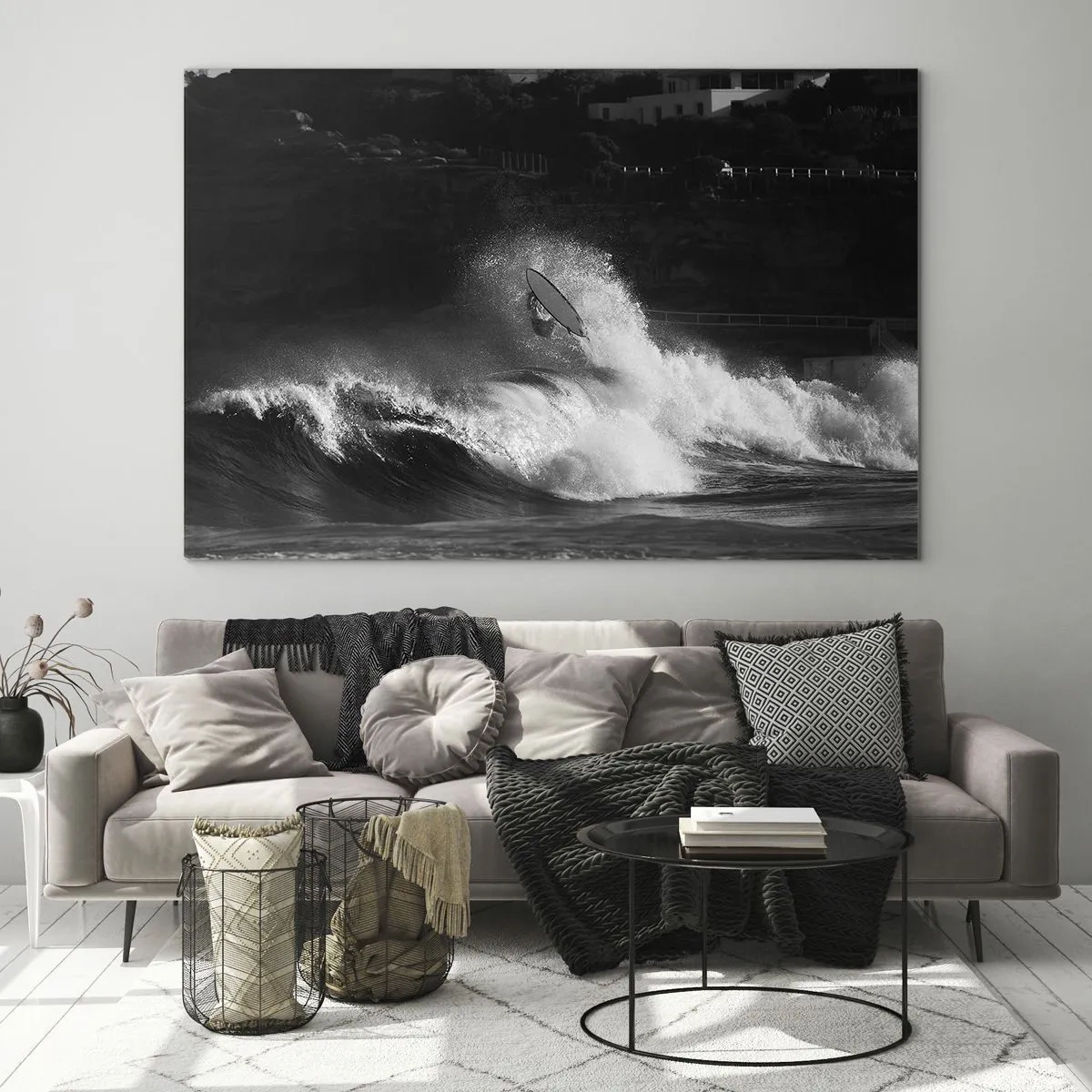 Impression sur verre - Image sur verre - Un surfeur sur une vague capturé dans une photographie en noir et blanc - 100x70cm - Défi accepté! - Décoration murale moderne pour le salon et la chambre ARTTOR