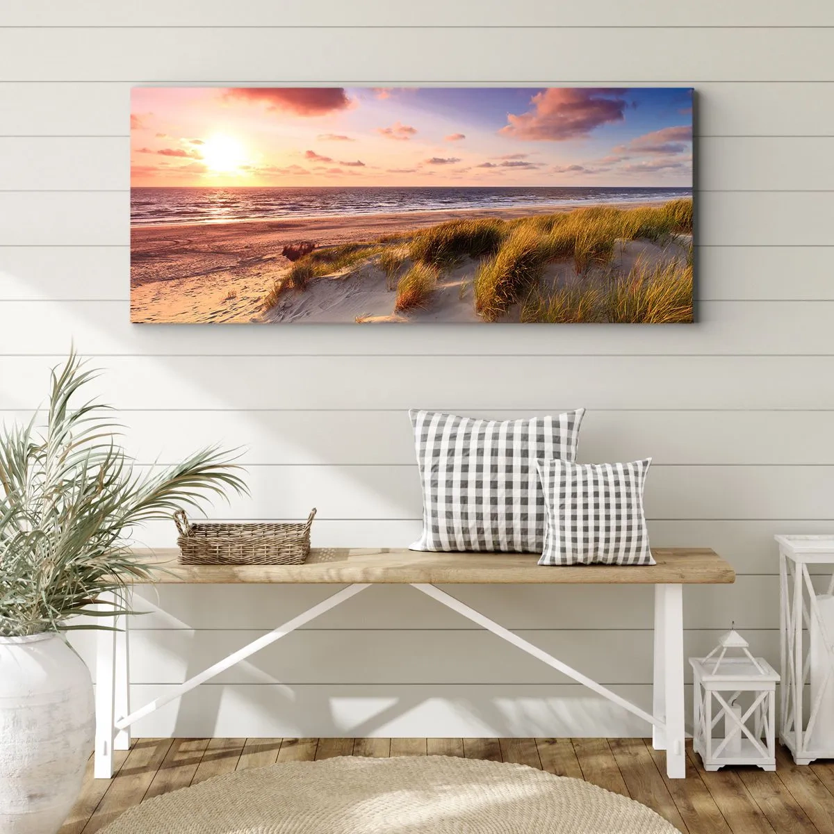 Impression sur toile - Image sur toile - Une plage herbeuse et un coucher de soleil sur une mer calme - 160x50cm - L'air sent déjà l'été - Décoration murale moderne pour le salon et la chambre ARTTOR