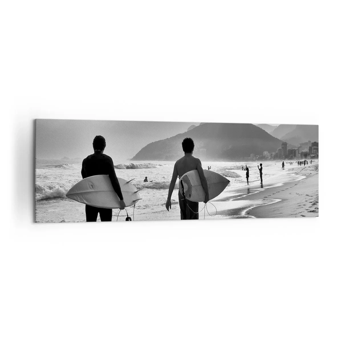 Impression sur toile - Image sur toile - Deux surfeurs marchant sur la plage avec leurs planches en noir et blanc. - 160x50cm - Samba sur une vague - Décoration murale moderne pour le salon et la chambre ARTTOR
