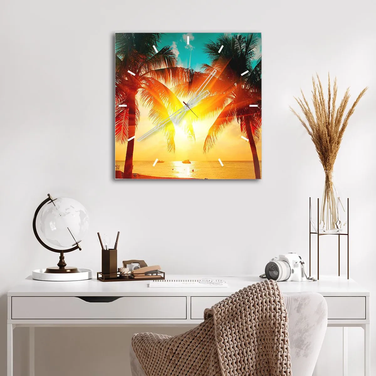 Horloge murale - Pendule murale - Palmiers illuminés par la chaude lumière du soleil couchant - 30x30cm - Couple exotique - Décoration murale moderne pour le salon et la chambre ARTTOR