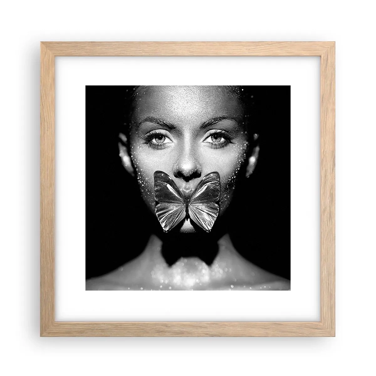 Affiche dans un chêne clair - Poster - Baiser papillon - 30x30 cm