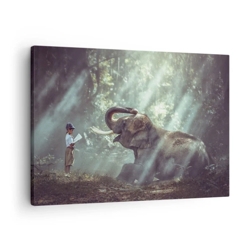 Impression sur toile - Image sur toile - Un garçon et un éléphant dans un décor forestier éclairé par la lumière du soleil - 70x50cm - Et écoute ça… - Décoration murale moderne pour le salon et la chambre ARTTOR