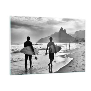 Impression sur verre - Image sur verre - Surfeurs sur la plage avec des planches, composition en noir et blanc - 120x80cm - Samba sur une vague - Décoration murale moderne pour le salon et la chambre ARTTOR