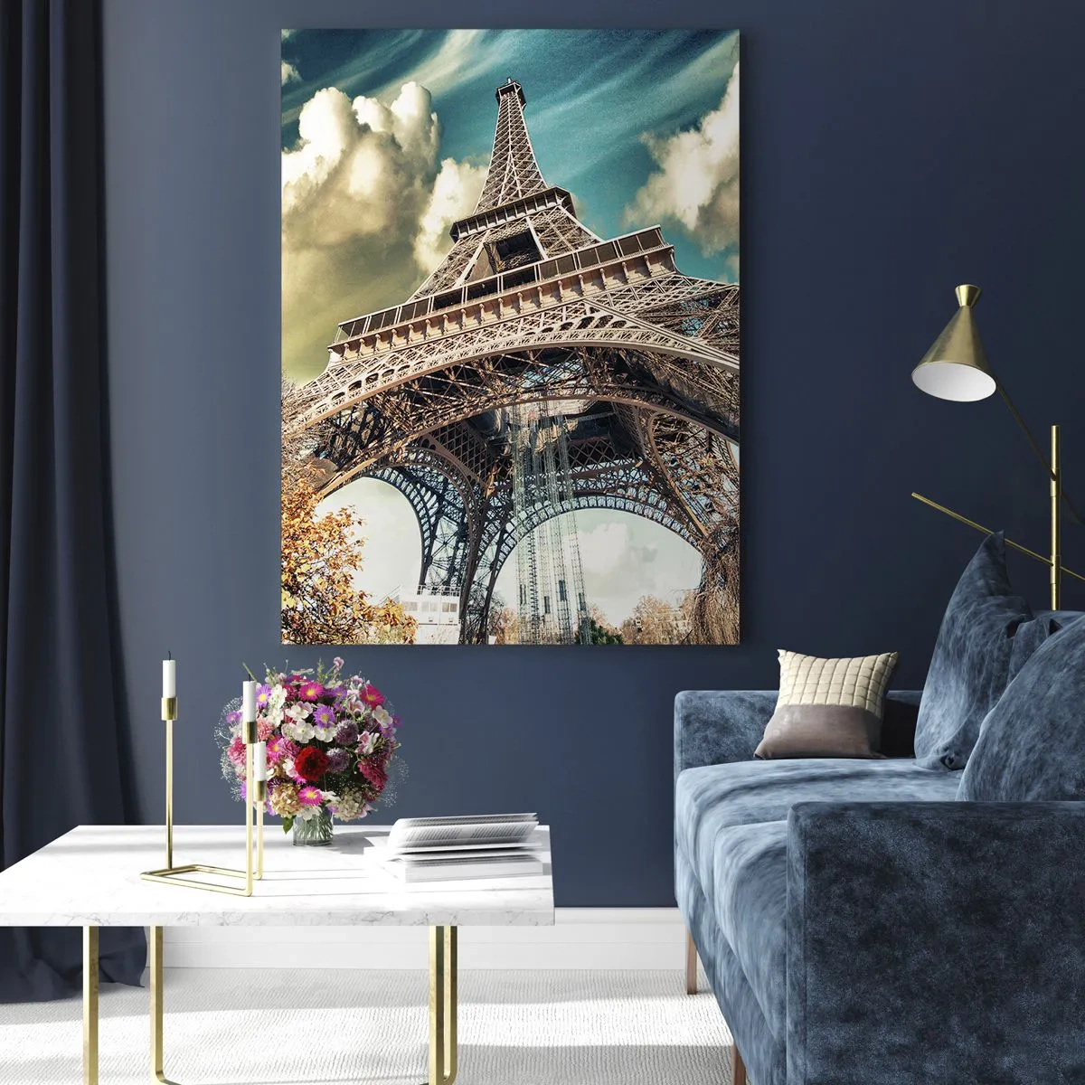Impression sur verre - Image sur verre - La Tour Eiffel dans un paysage d'automne contre un ciel dynamique - 50x70cm - Et en automne à Paris... - Décoration murale moderne pour le salon et la chambre ARTTOR