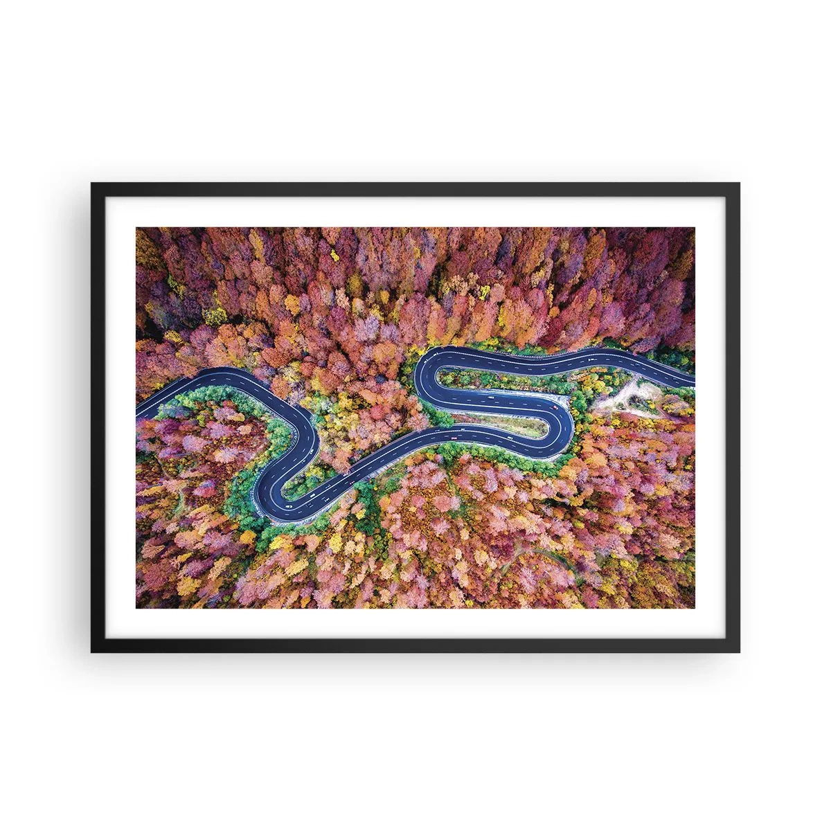 Affiche dans un cadre noir - Poster - Une route sinueuse dans une forêt d'automne vue à vol d'oiseau - 70x50cm - Route sinueuse à travers la forêt - Décoration murale moderne pour le salon et la chambre ARTTOR