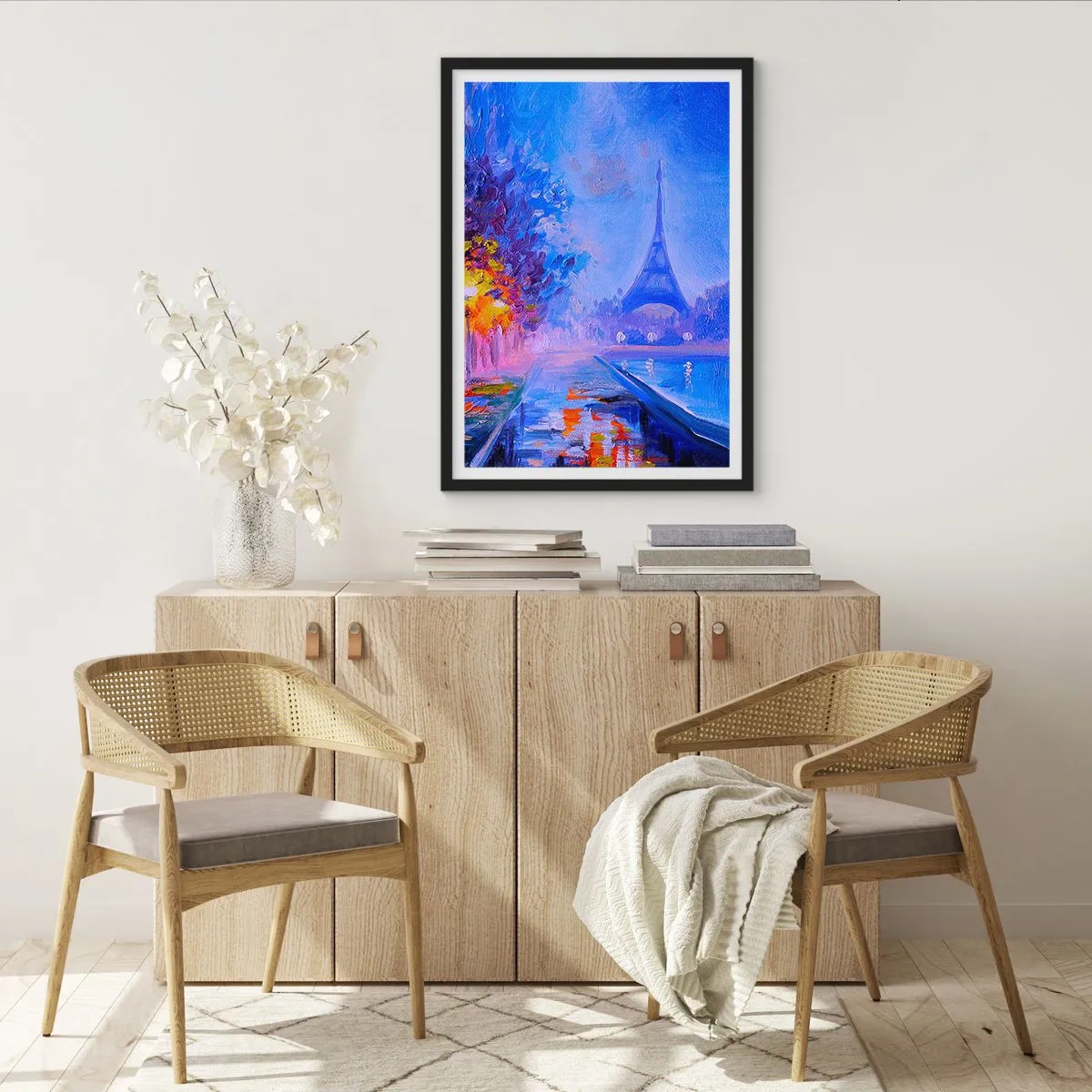 Affiche dans un cadre noir - Poster - La Tour Eiffel dans une photo nocturne picturale - 50x70cm - Une ballade idéale - Décoration murale moderne pour le salon et la chambre ARTTOR