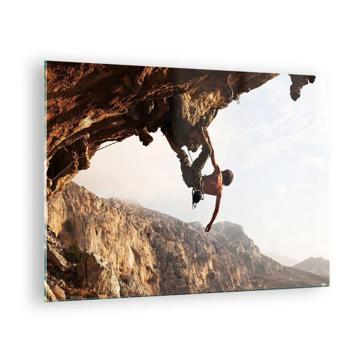 Impression sur verre - Image sur verre - Escalader un rocher vertical dans un paysage de montagne - 70x50cm - Le monde rétréci dans une main sur une coupe de rocher - Décoration murale moderne pour le salon et la chambre ARTTOR