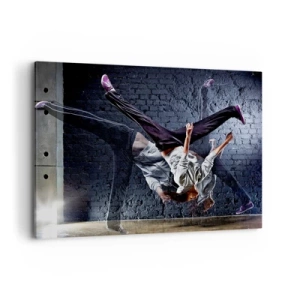 Impression sur toile - Image sur toile - Un danseur effectuant un saut dynamique contre un mur de briques - 100x70cm - Étoile de la rue - Décoration murale moderne pour le salon et la chambre ARTTOR