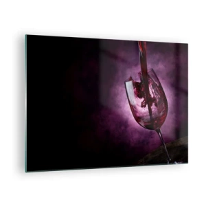 Impression sur verre - Image sur verre - Du vin rouge versé dans un verre sur un fond violet - 70x50cm - Écarlate? Carmin? Non, rubis. - Décoration murale moderne pour le salon et la chambre ARTTOR