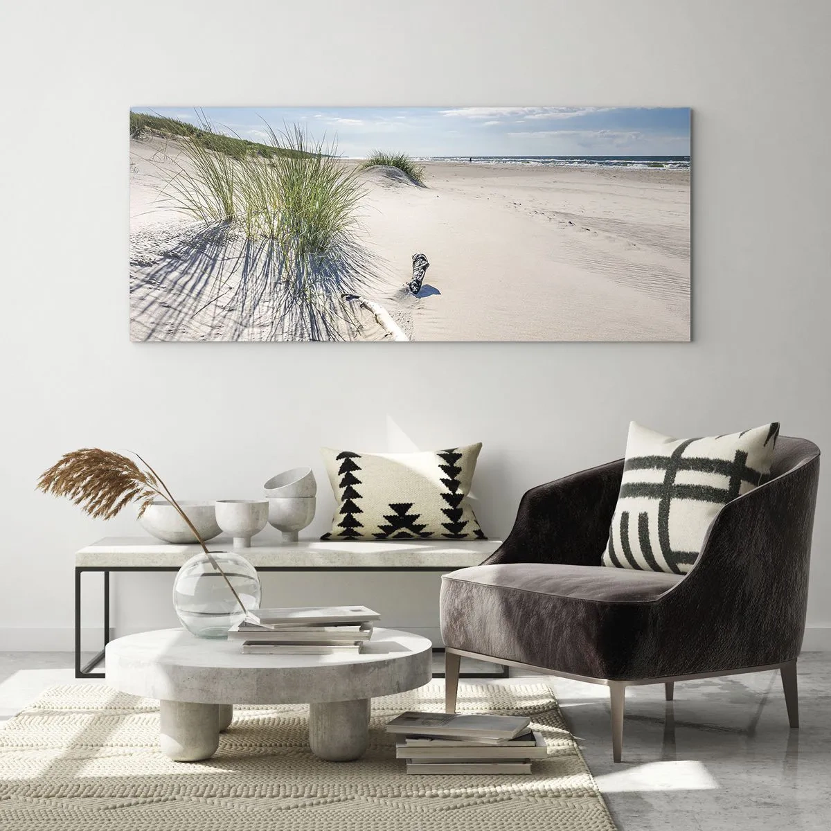 Impression sur verre - Image sur verre - Une plage baltique avec du sable, de l'herbe et un ciel bleu calme - 140x50cm - La plus belle? La Baltique - Décoration murale moderne pour le salon et la chambre ARTTOR