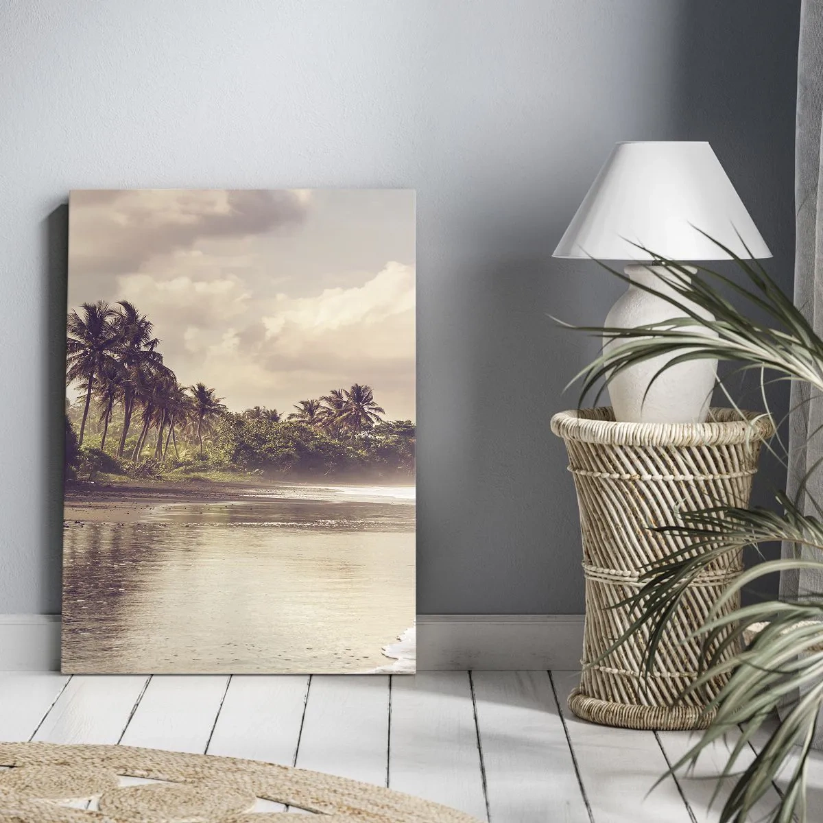 Impression sur toile - Image sur toile - Une plage avec des palmiers et des vagues douces le matin - 50x70cm - La caresse des vagues - Décoration murale moderne pour le salon et la chambre ARTTOR