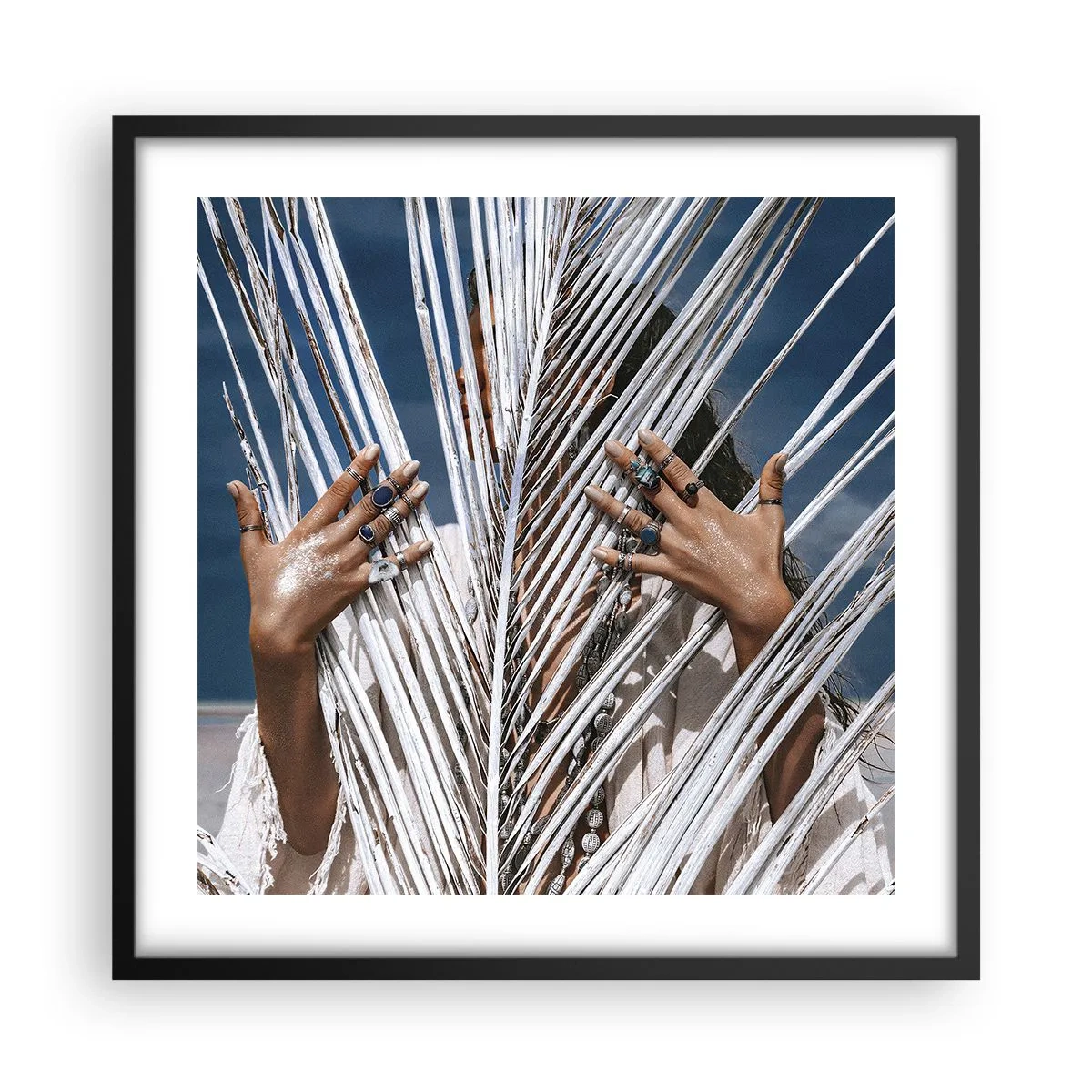 Affiche dans un cadre noir - Poster - Fille de chaman ? - 50x50 cm